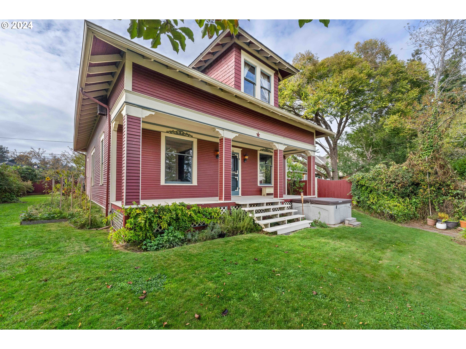 1464 Bay Street North Bend, OR 97459 - Photo 3 of 48 Gallery Image 3
