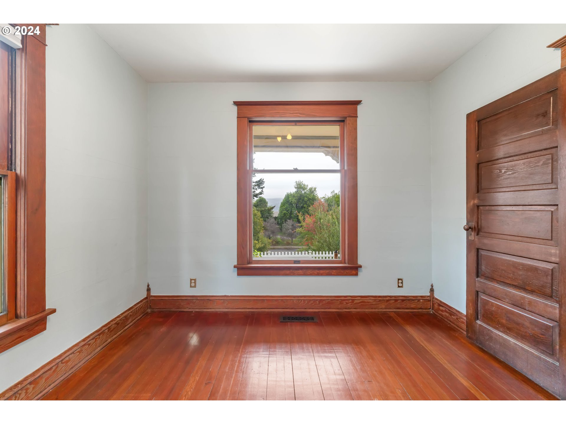 1464 Bay Street North Bend, OR 97459 - Photo 38 of 48 Gallery Image 38