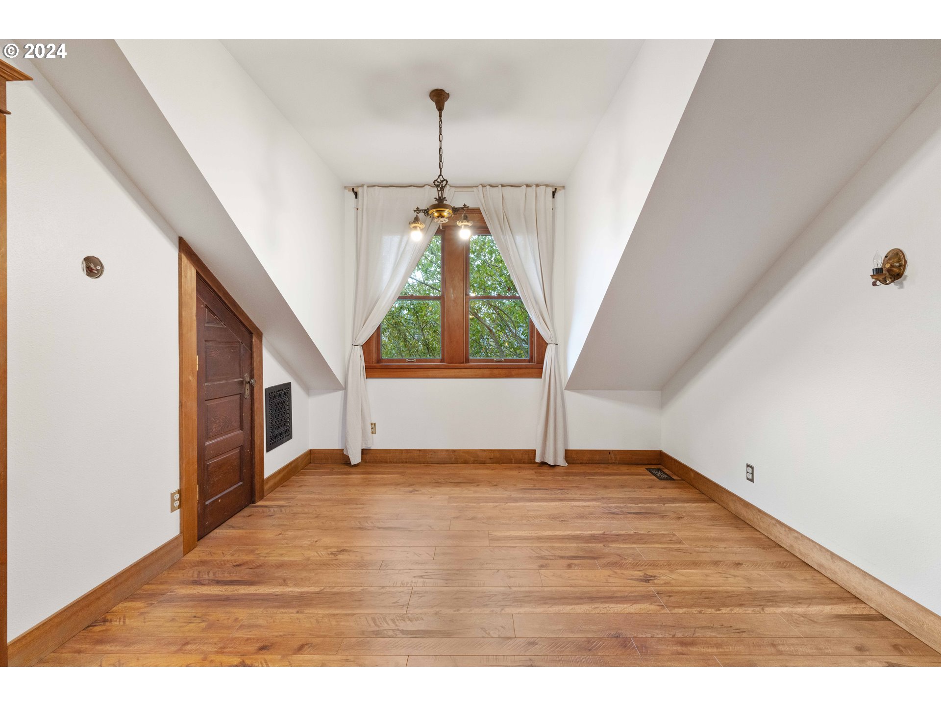 1464 Bay Street North Bend, OR 97459 - Photo 39 of 48 Gallery Image 39