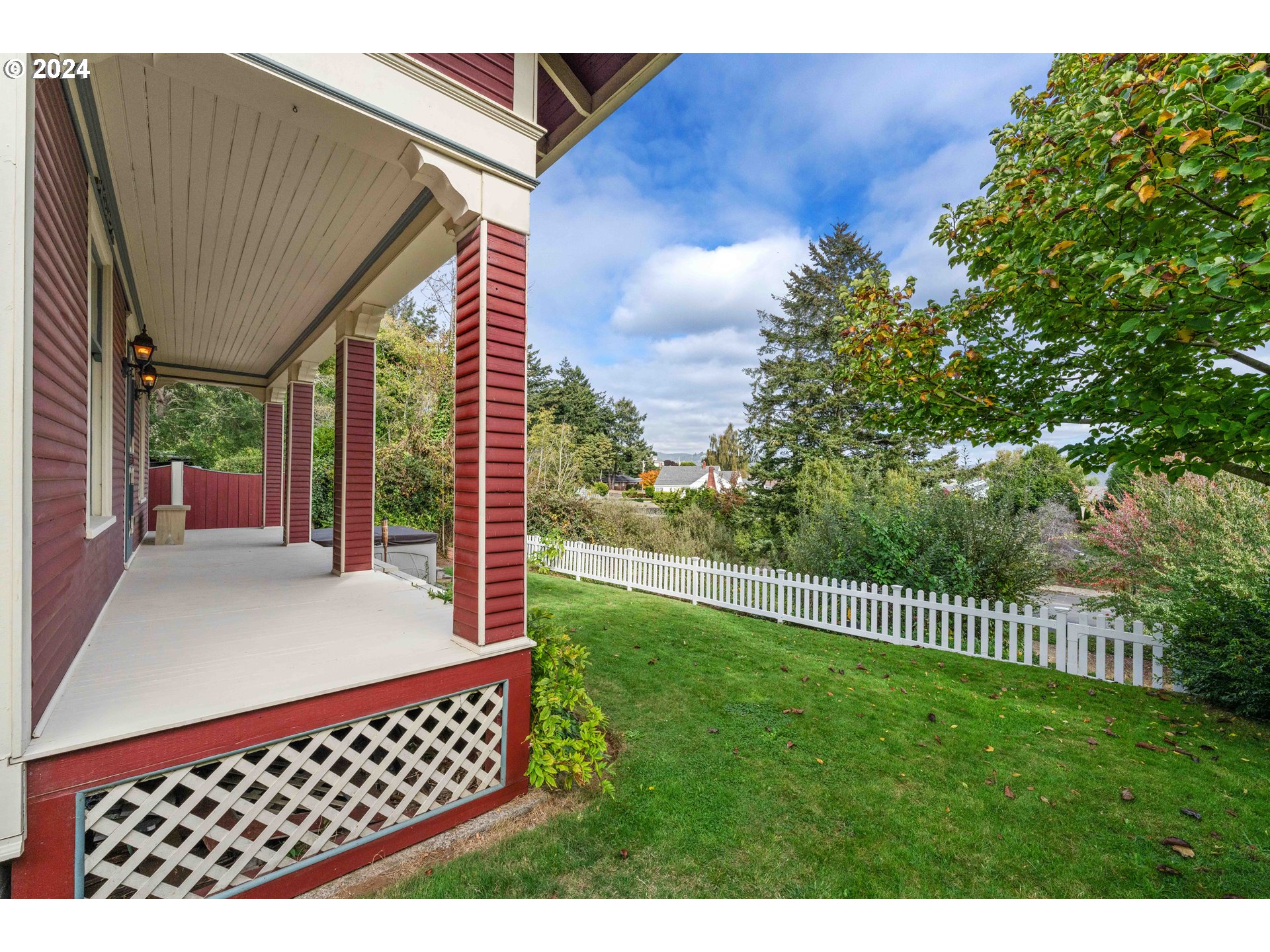 1464 Bay Street North Bend, OR 97459 - Photo 4 of 48 Gallery Image 4