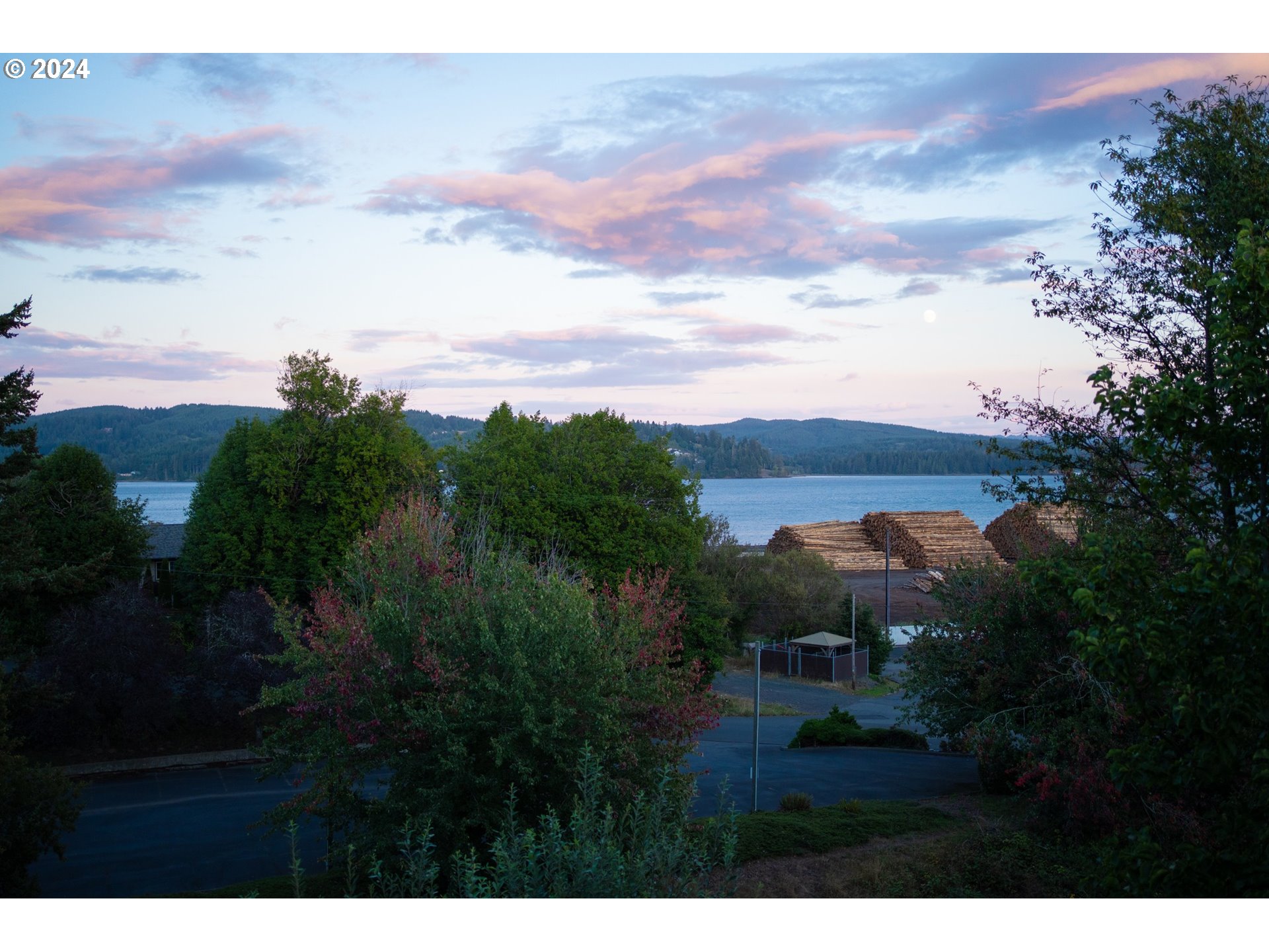 1464 Bay Street North Bend, OR 97459 - Photo 5 of 48 Gallery Image 5