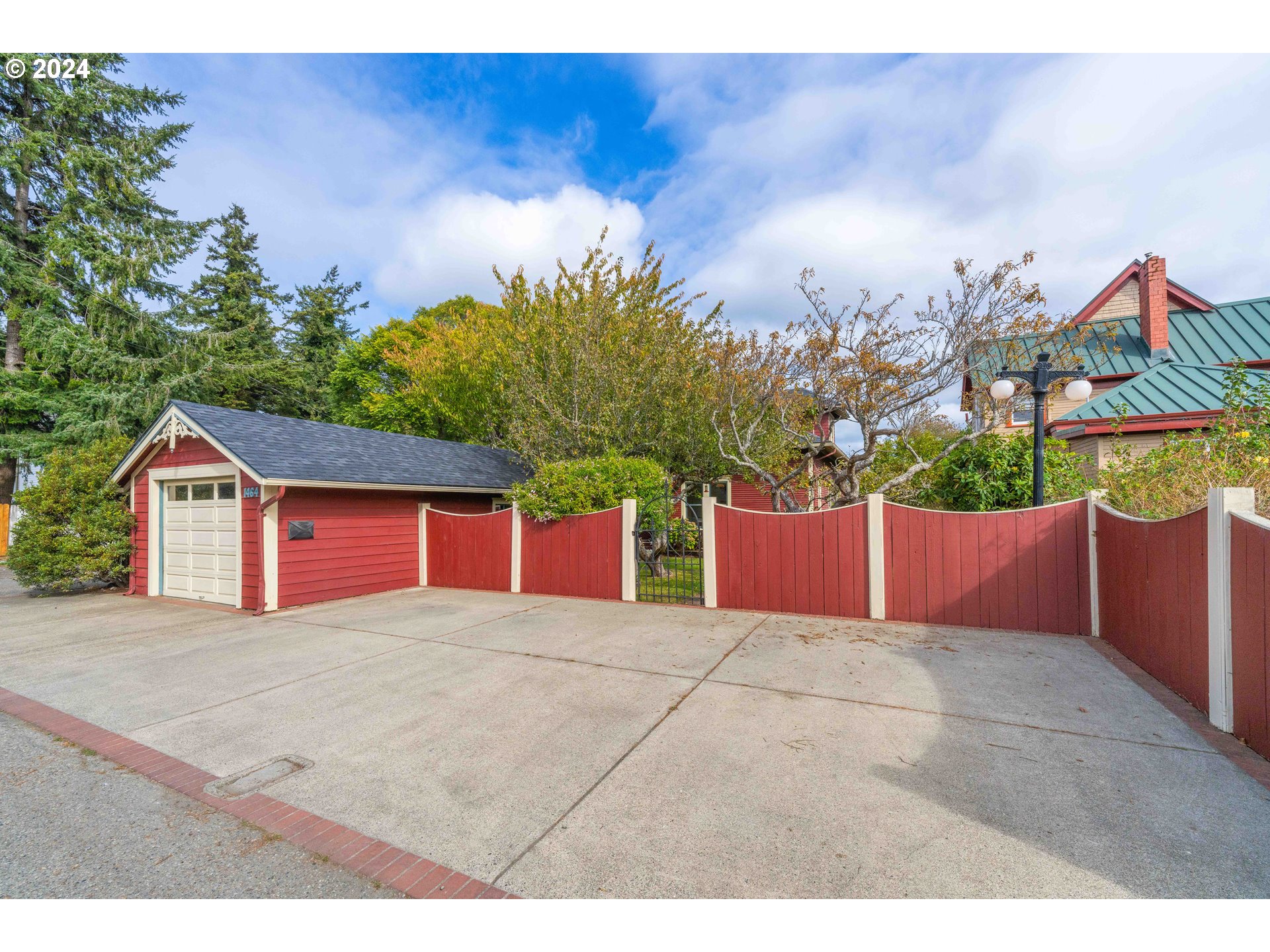 1464 Bay Street North Bend, OR 97459 - Photo 6 of 48 Gallery Image 6