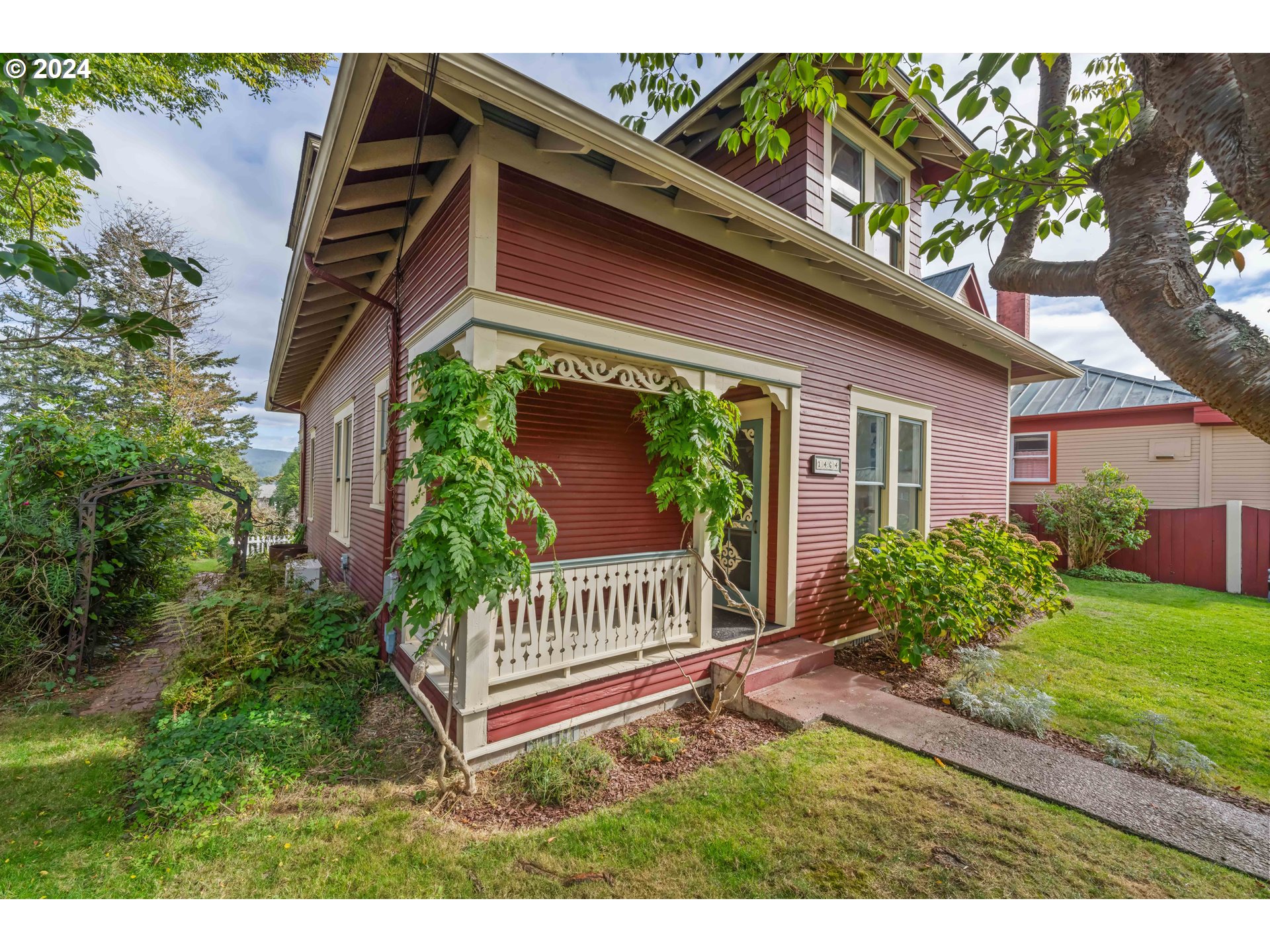 1464 Bay Street North Bend, OR 97459 - Photo 9 of 48 Gallery Image 9