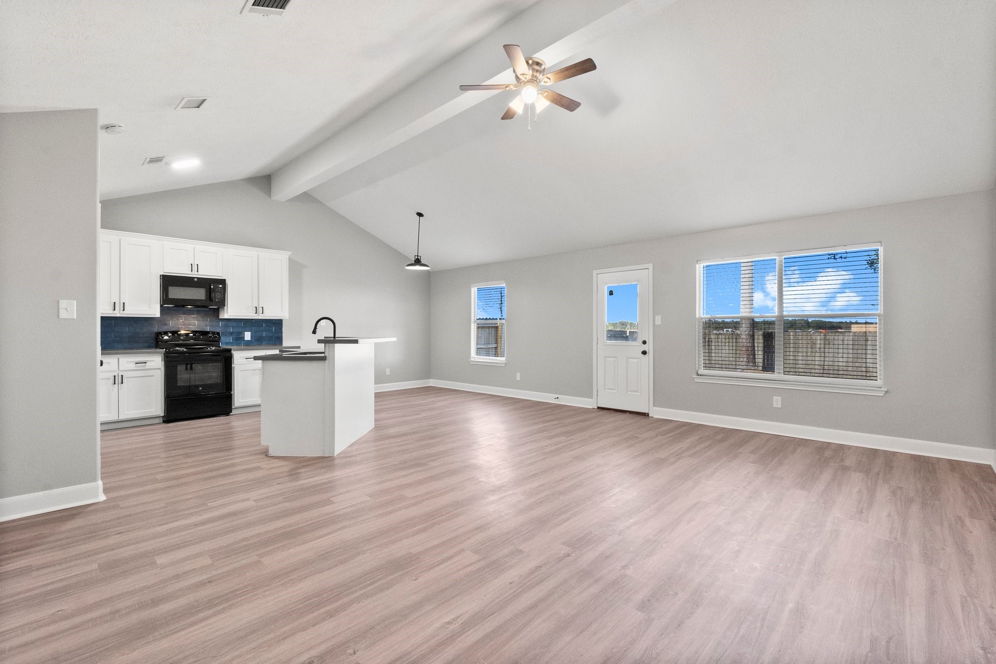 16233 Sun View Lane Conroe, TX 77302 - Photo 3 of 25