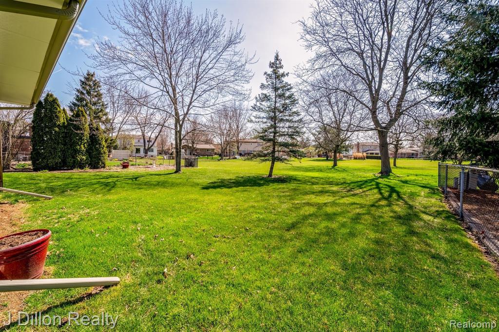 42807 Saxony Road Canton, MI 48187 - Photo 18 of 55