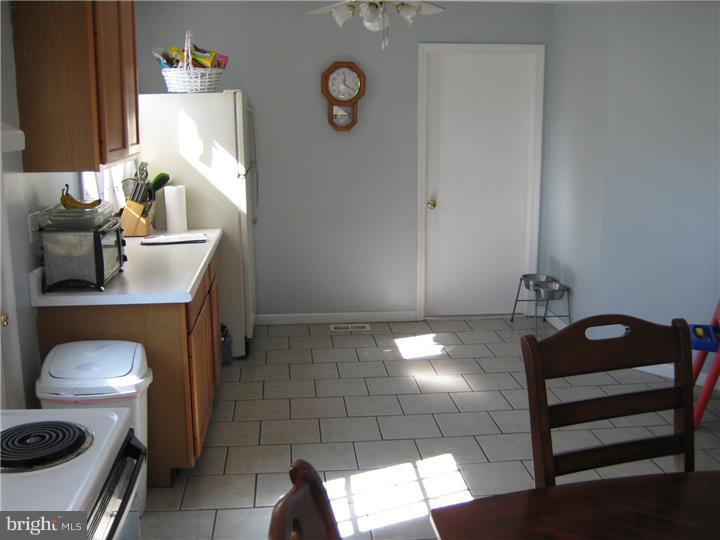 352 2nd Avenue Lindenwold, NJ 08021 - Photo 4 of 15 Kitchen