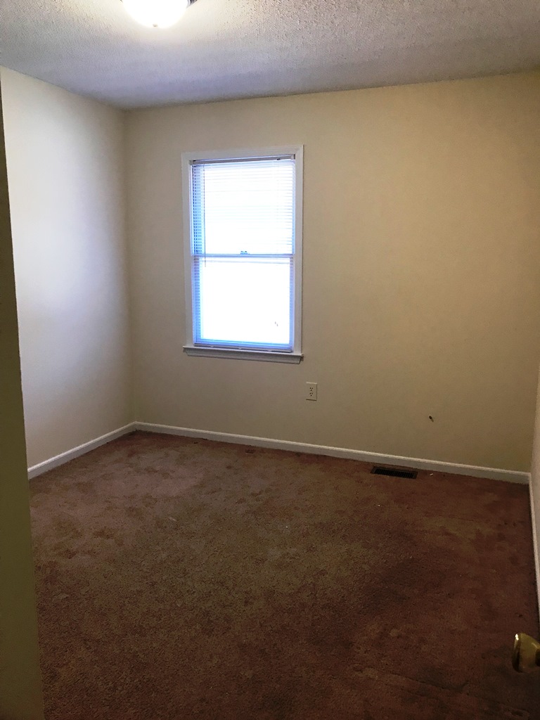 911 Georgetown Road Clemson, SC 29631 - Photo 4 of 13 A well-lit bedroom features plush carpeting and a bright window.