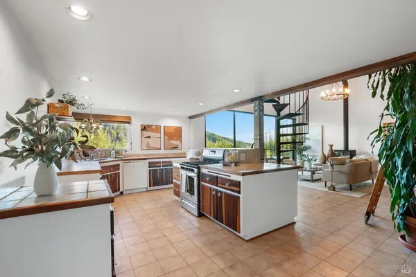 $949,000 | 12303 Margie Lane, Glen Ellen, CA 95442
