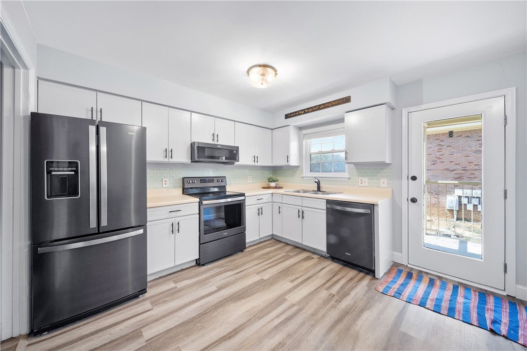 1761 Wire Road, Unit 409 Auburn, AL 36832 - Photo 8 of 28 Black Stainless appliances