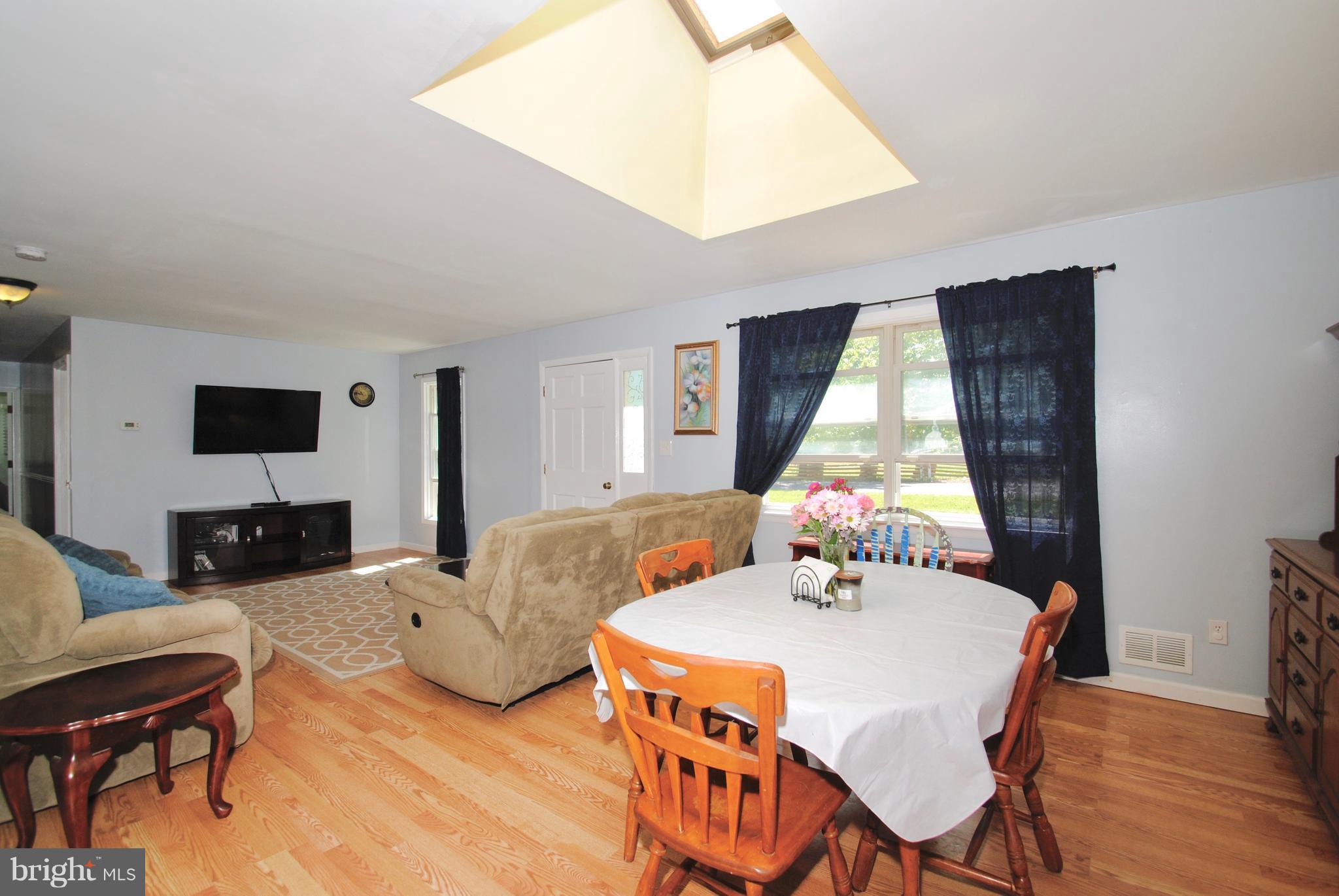 3924 Shoreham Beach Road Edgewater, MD 21037 - Photo 13 of 28 Dining Room