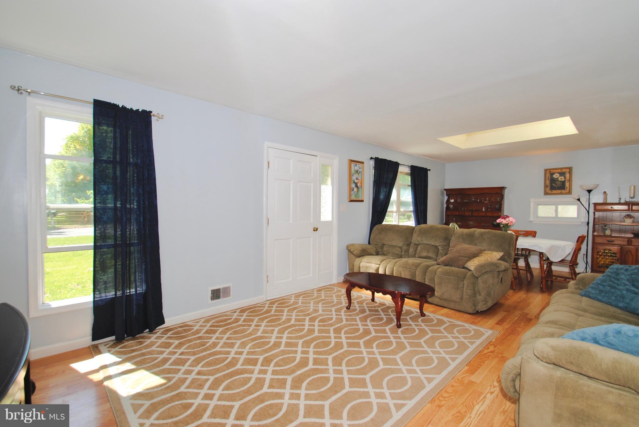 3924 Shoreham Beach Road Edgewater, MD 21037 - Photo 15 of 28 Open Concept Living Area