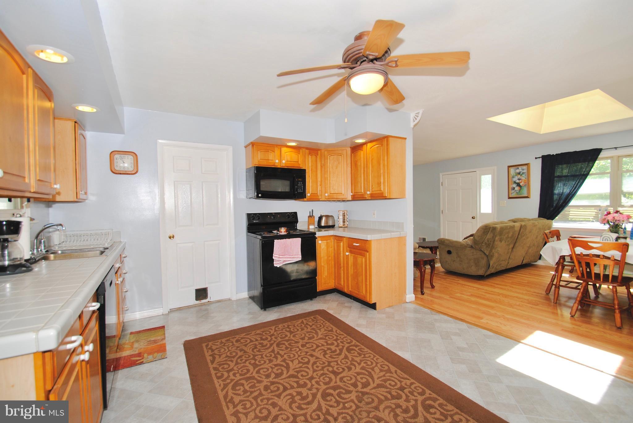 3924 Shoreham Beach Road Edgewater, MD 21037 - Photo 19 of 28 Kitchen