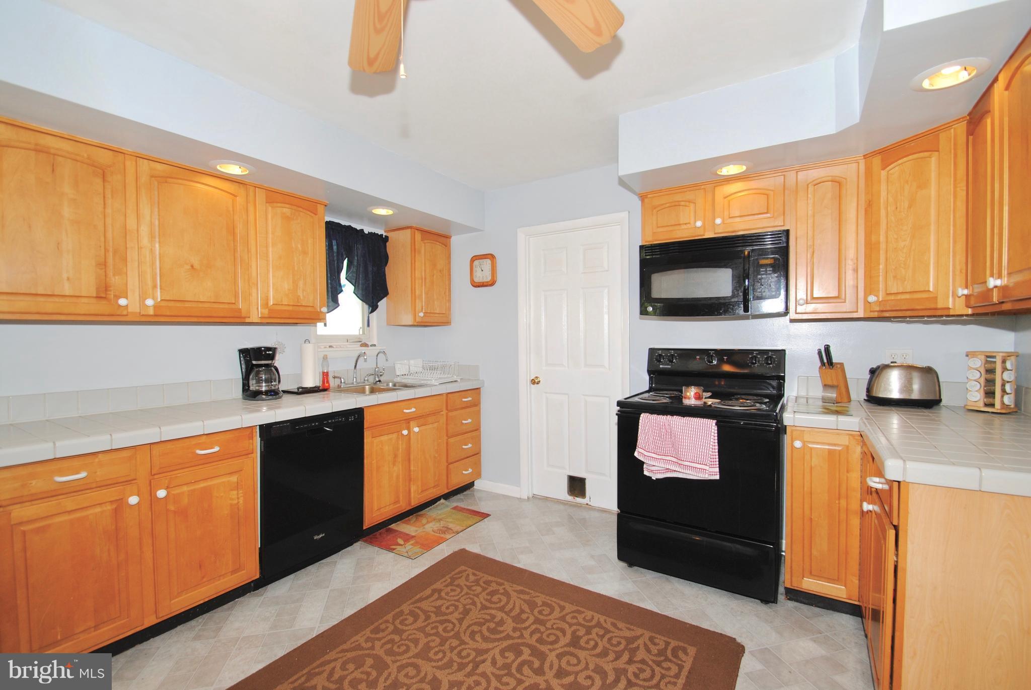 3924 Shoreham Beach Road Edgewater, MD 21037 - Photo 20 of 28 Kitchen