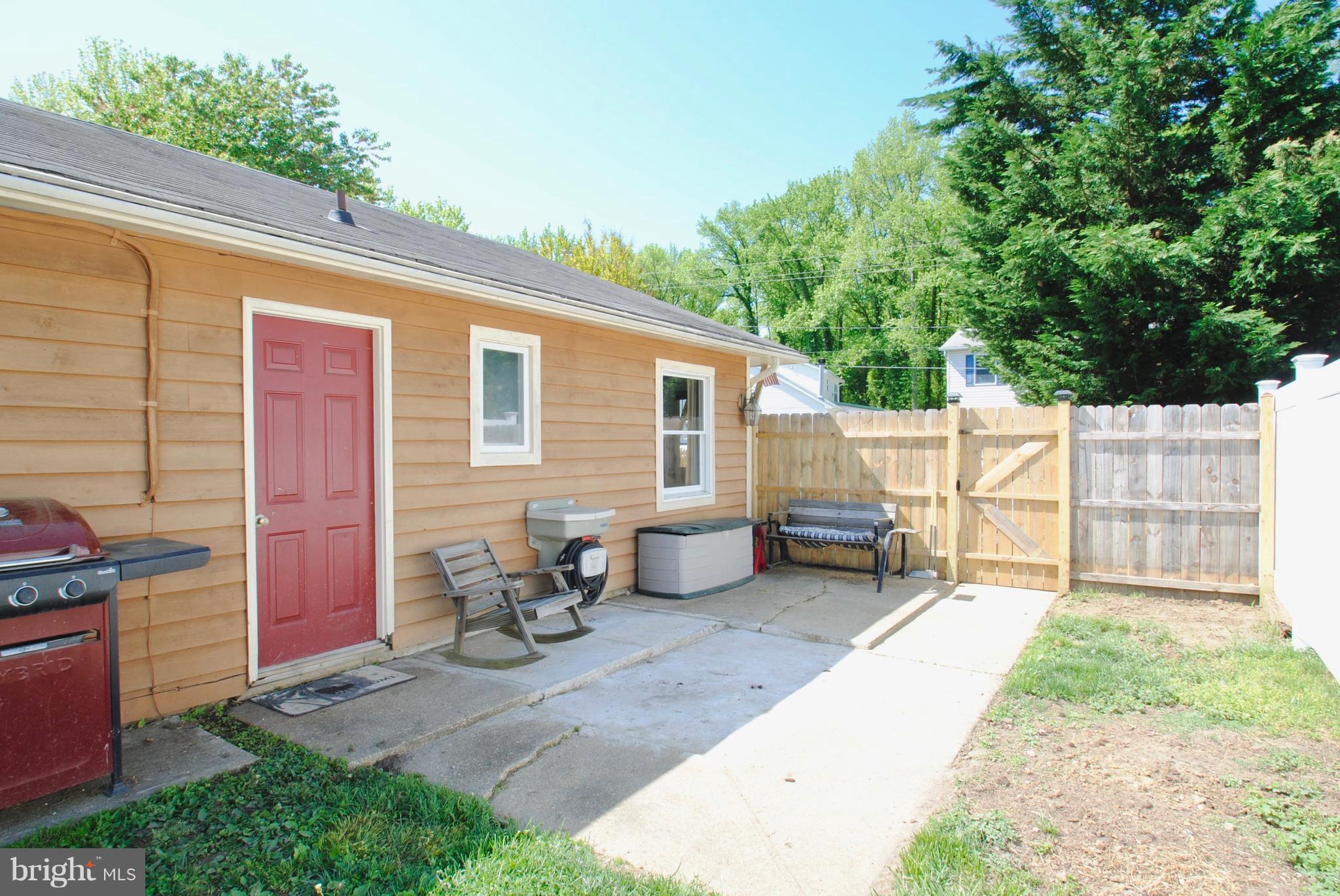 3924 Shoreham Beach Road Edgewater, MD 21037 - Photo 5 of 28 Exterior (Rear)