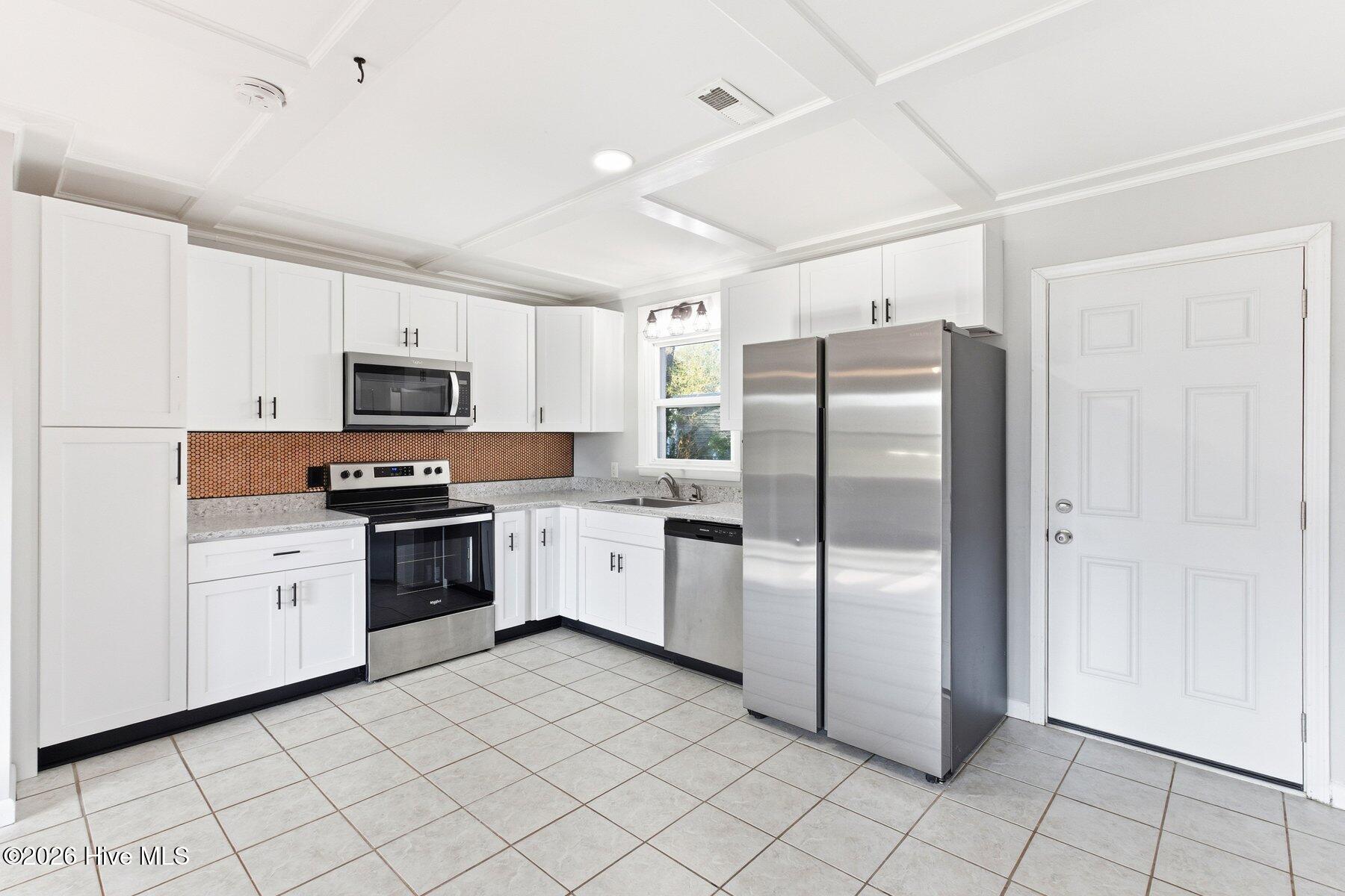 1018 Lord Thomas Road Wilmington, NC 28405 - Photo 6 of 16 006_1018_lord_thomas_road-06_938