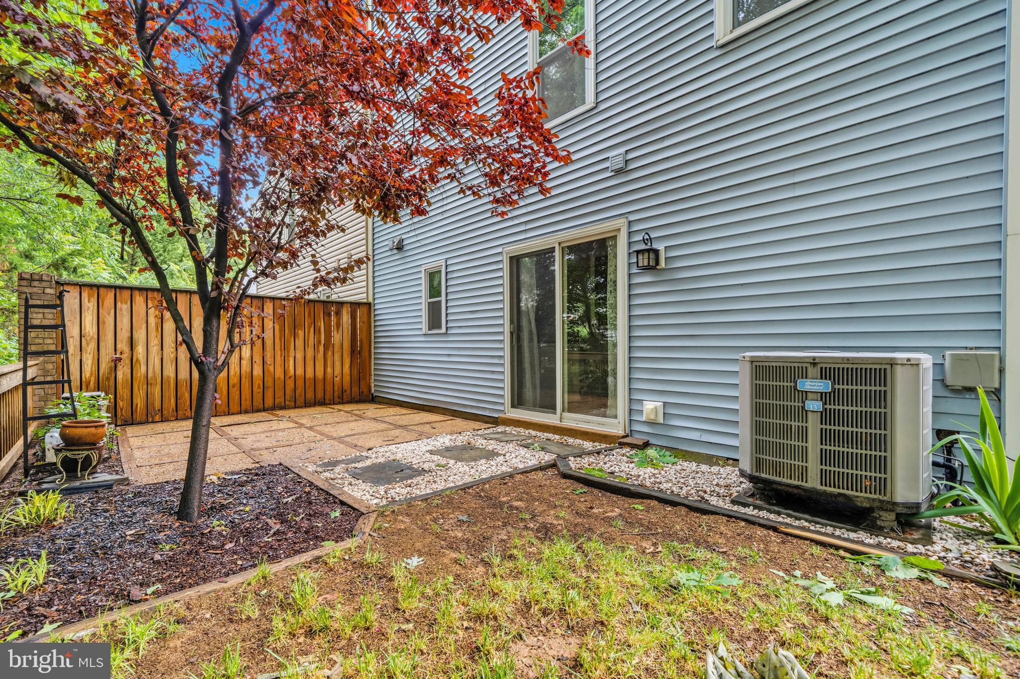 6001 Rabbit Hill Court Centreville, VA 20121 - Photo 30 of 46 a backyard of a house