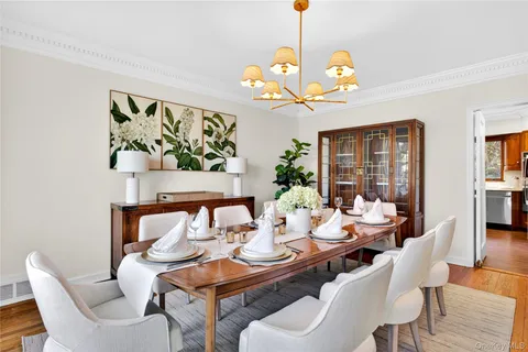 $2,299,000 | 138 Payne Whitney Lane, Manhasset, NY 11030