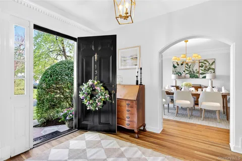 $2,299,000 | 138 Payne Whitney Lane, Manhasset, NY 11030