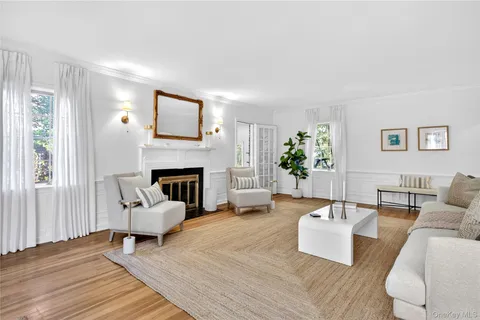 $2,299,000 | 138 Payne Whitney Lane, Manhasset, NY 11030