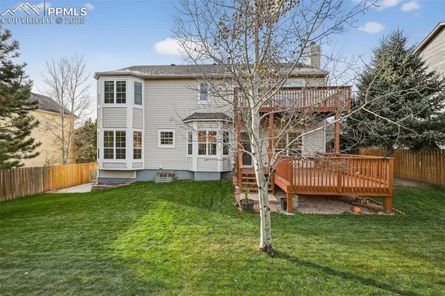 a view of a house with a backyard
