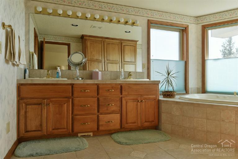 60445 Sun Ridge Bend, OR 97702 - Photo 21 of 25 Additional Photo
