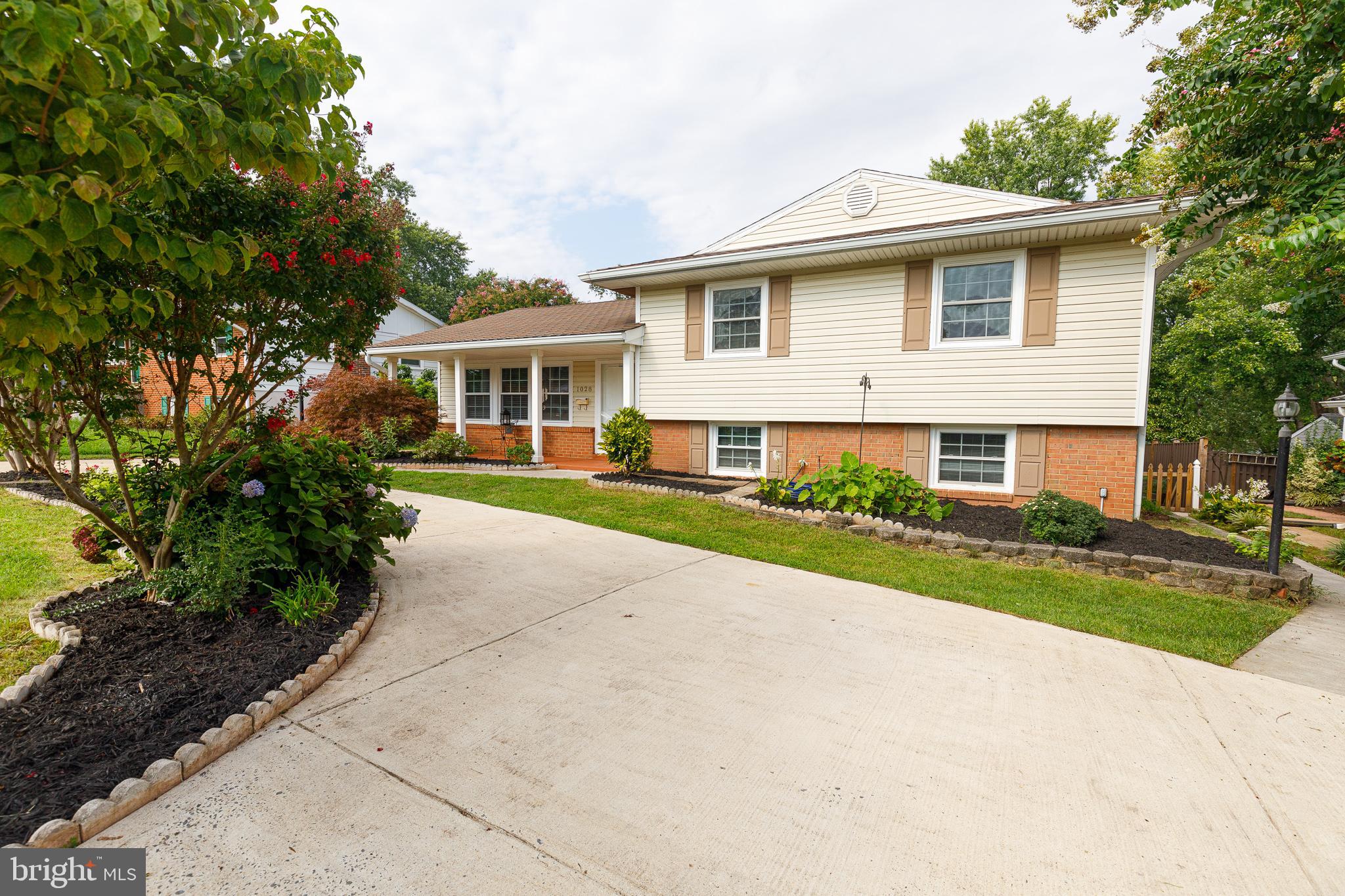 1028 South Hoga Road Sterling, VA 20164 - Photo 3 of 65
