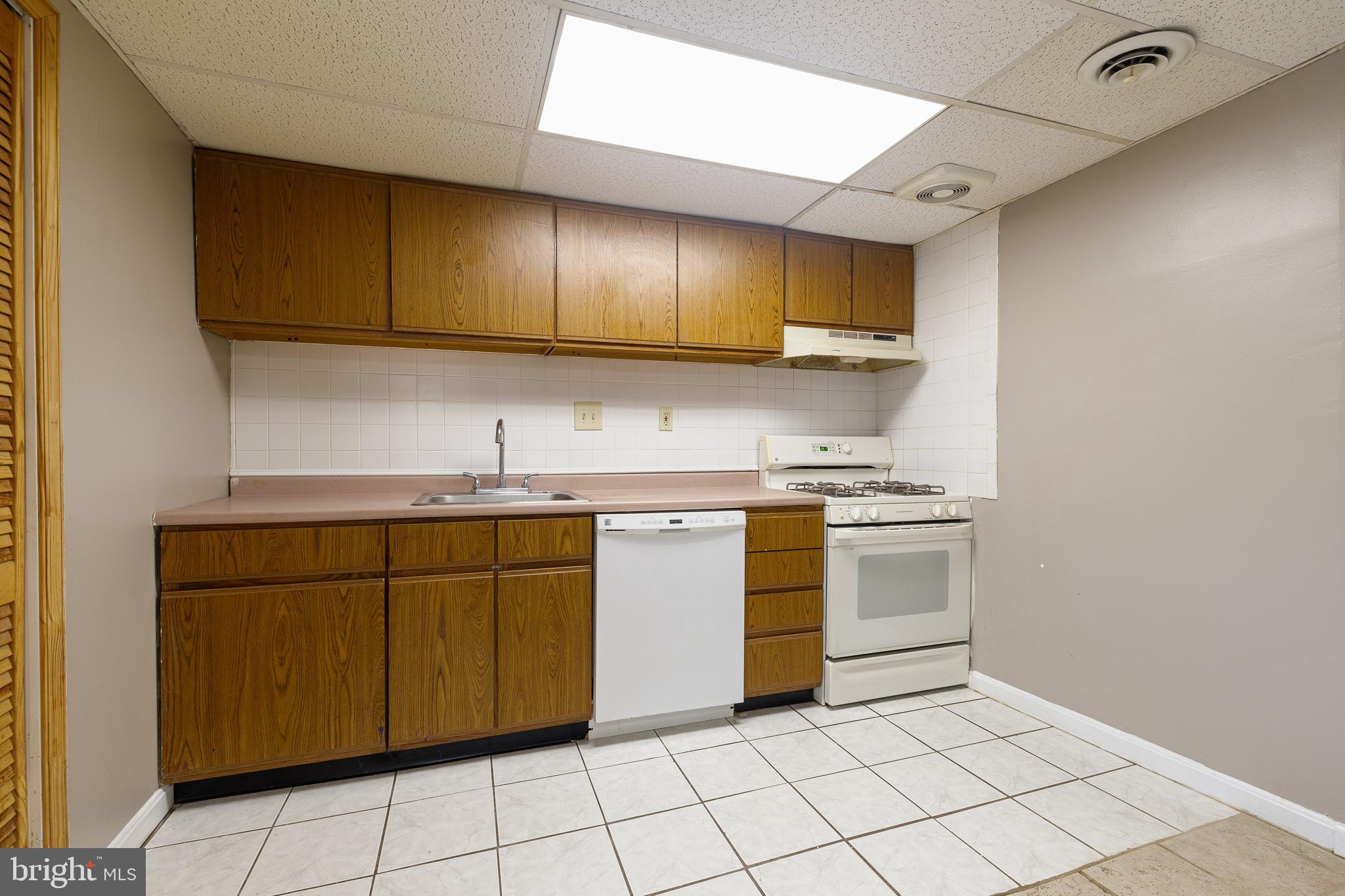 1028 South Hoga Road Sterling, VA 20164 - Photo 45 of 65 2nd Kitchen!