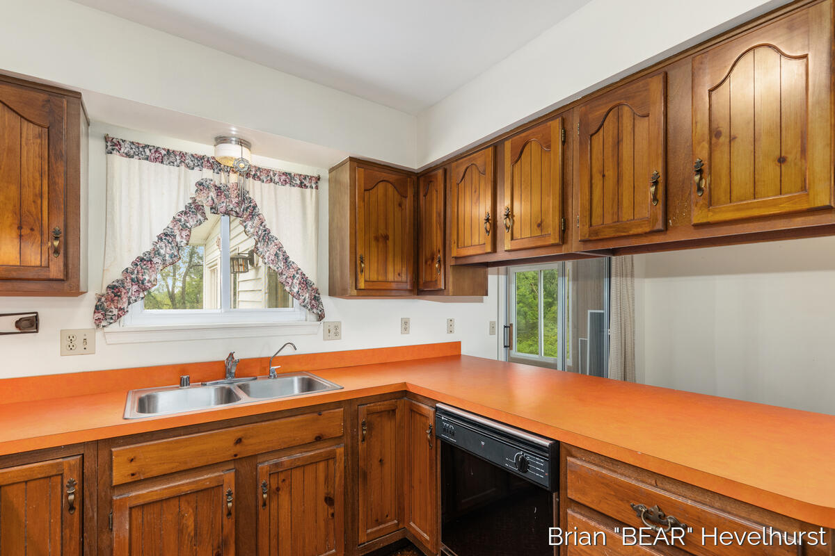10015 Oneida Road Grand Ledge, MI 48837 - Photo 12 of 33 10015-Oneida_010