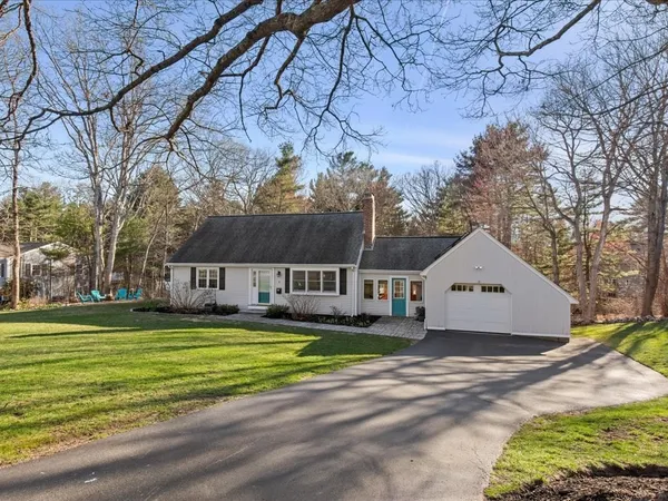 $735,000 | 11 Phyllis Road, Foxboro, MA 02035