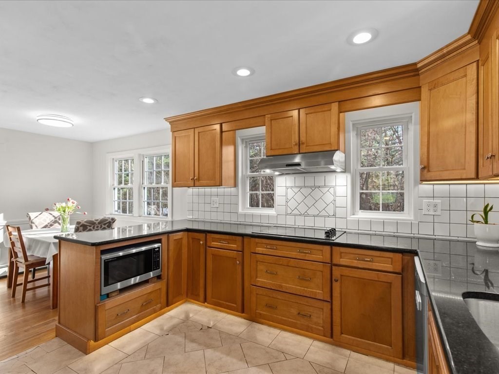 11 Phyllis Road Foxboro, MA 02035 - Photo 12 of 42