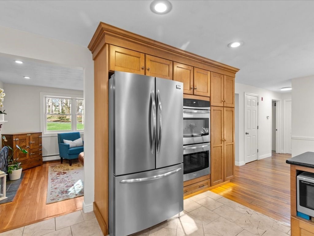 11 Phyllis Road Foxboro, MA 02035 - Photo 13 of 42