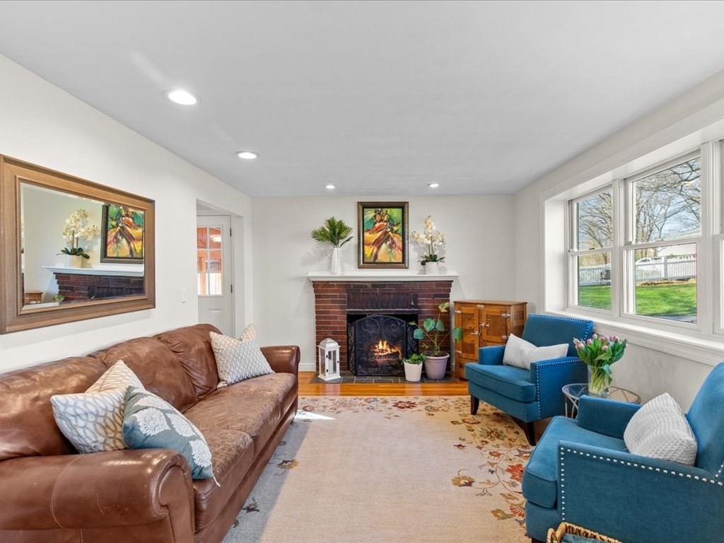 11 Phyllis Road Foxboro, MA 02035 - Photo 3 of 42