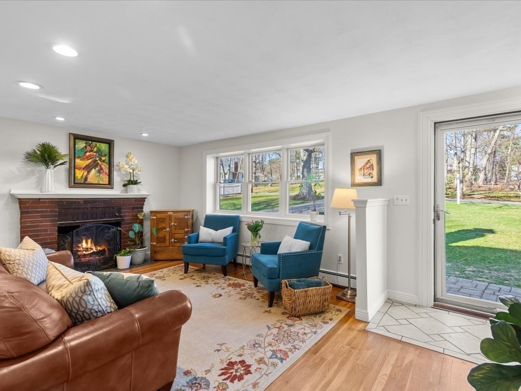 11 Phyllis Road Foxboro, MA 02035 - Photo 4 of 42