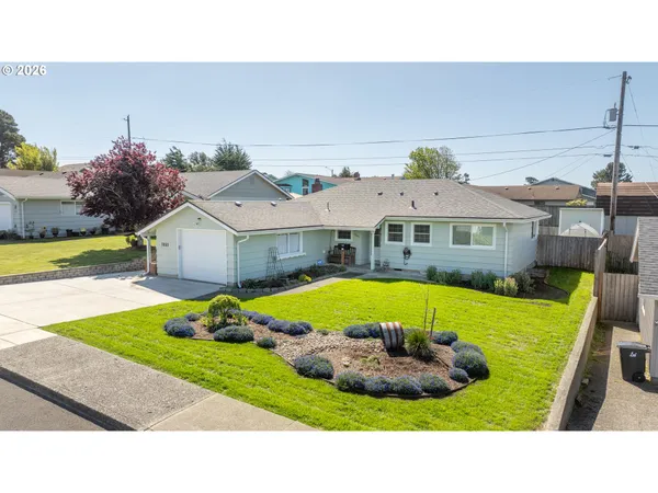 $379,000 | 1860 Grant Street, North Bend, OR 97459