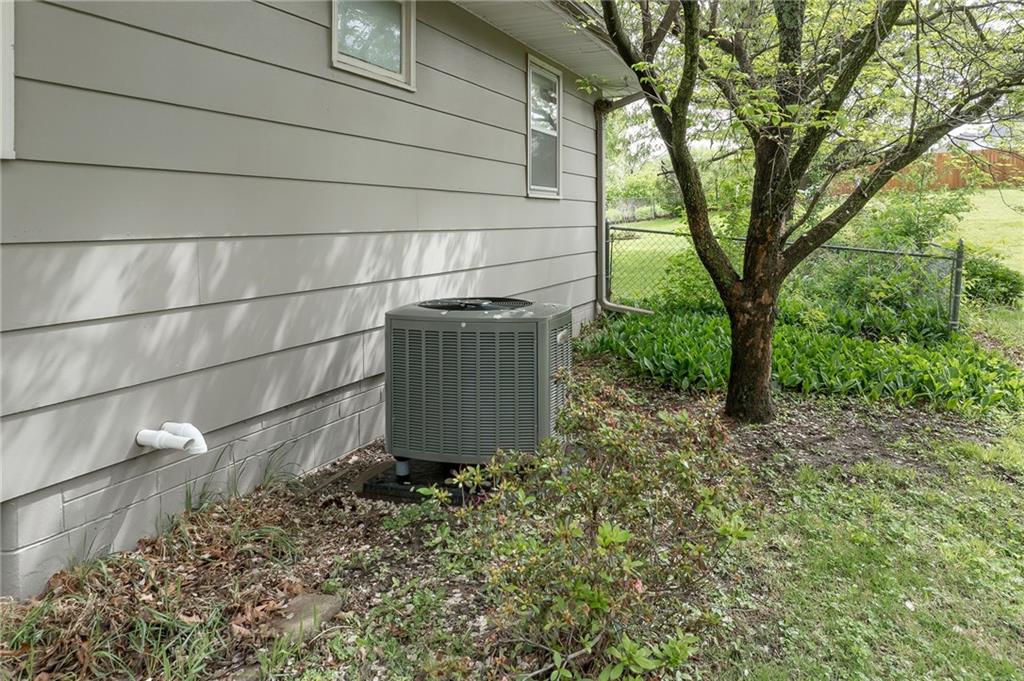 2913 South 33rd Terrace St. Joseph, MO 64503 - Photo 7 of 31