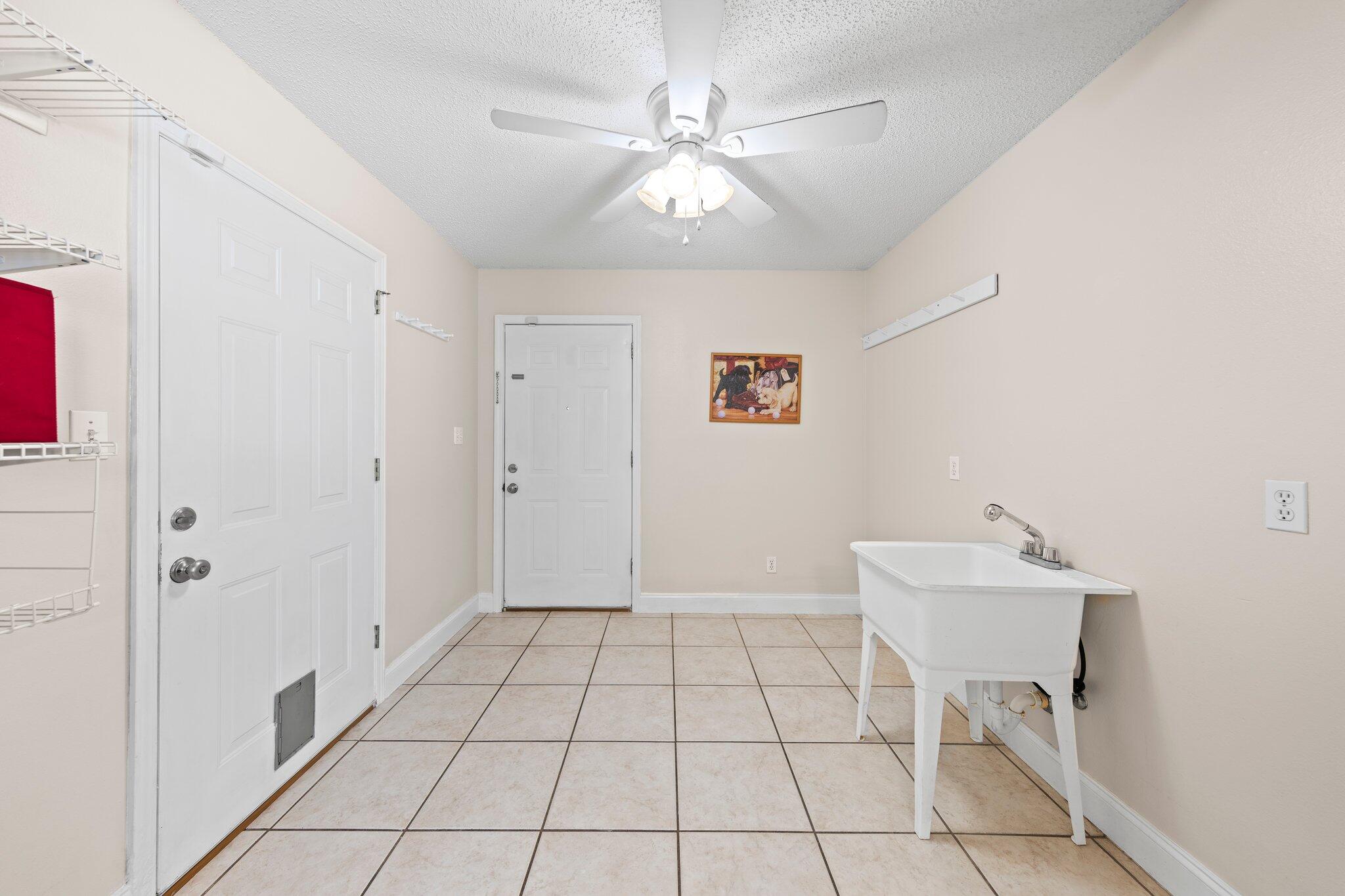 151 Ferry Road Northeast Fort Walton Beach, FL 32548 - Photo 93 of 95 Flex Space/ Garage Entry