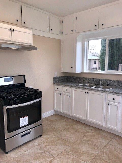 296 West Elizabeth Avenue Reedley, CA 93654 - Photo 13 of 29
