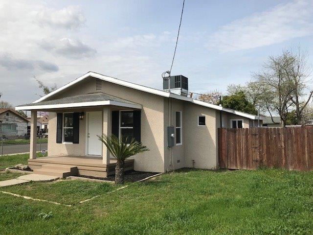 296 West Elizabeth Avenue Reedley, CA 93654 - Photo 3 of 29