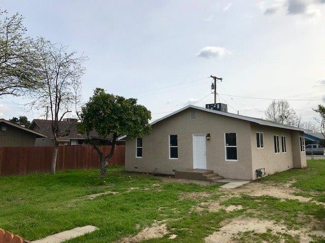 296 West Elizabeth Avenue Reedley, CA 93654 - Photo 4 of 29