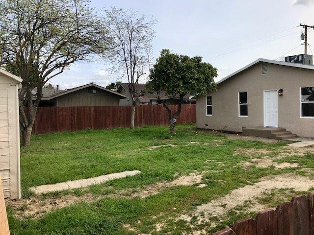 296 West Elizabeth Avenue Reedley, CA 93654 - Photo 5 of 29
