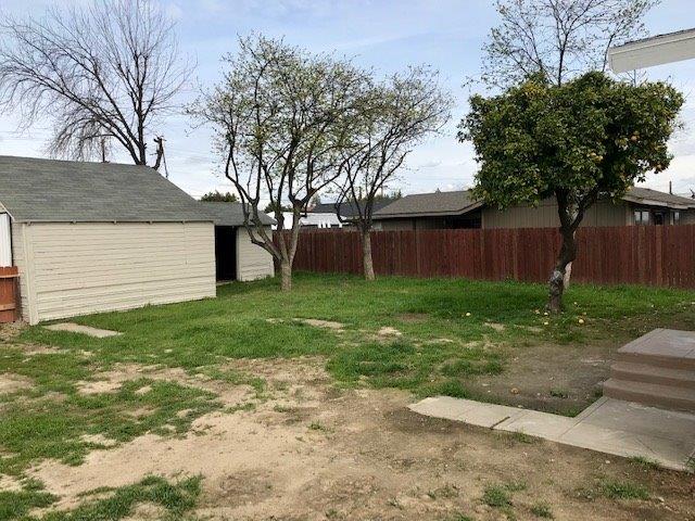 296 West Elizabeth Avenue Reedley, CA 93654 - Photo 7 of 29
