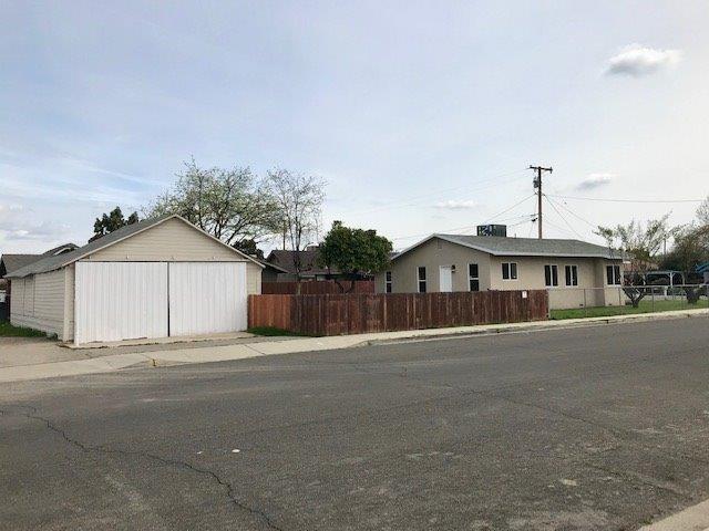 296 West Elizabeth Avenue Reedley, CA 93654 - Photo 8 of 29