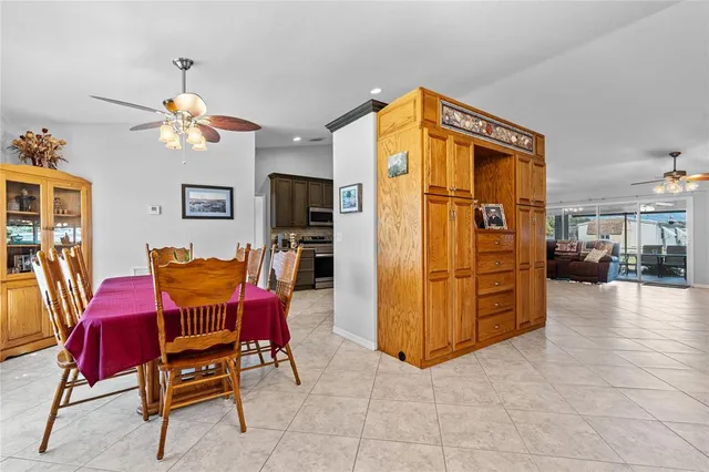 a view of a livingroom with furniture