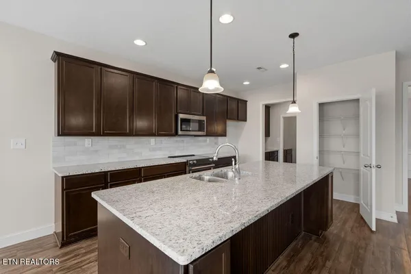 $549,999 | 818 Brookwood Lane, Maryville, TN 37801