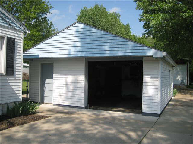 8264 Adler Road Lambertville, MI 48144 - Photo 6 of 9 20401590-5.JPG