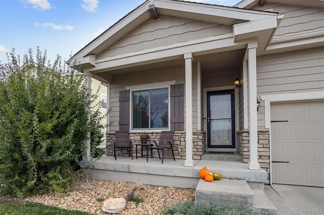 a view of the entrance of the house