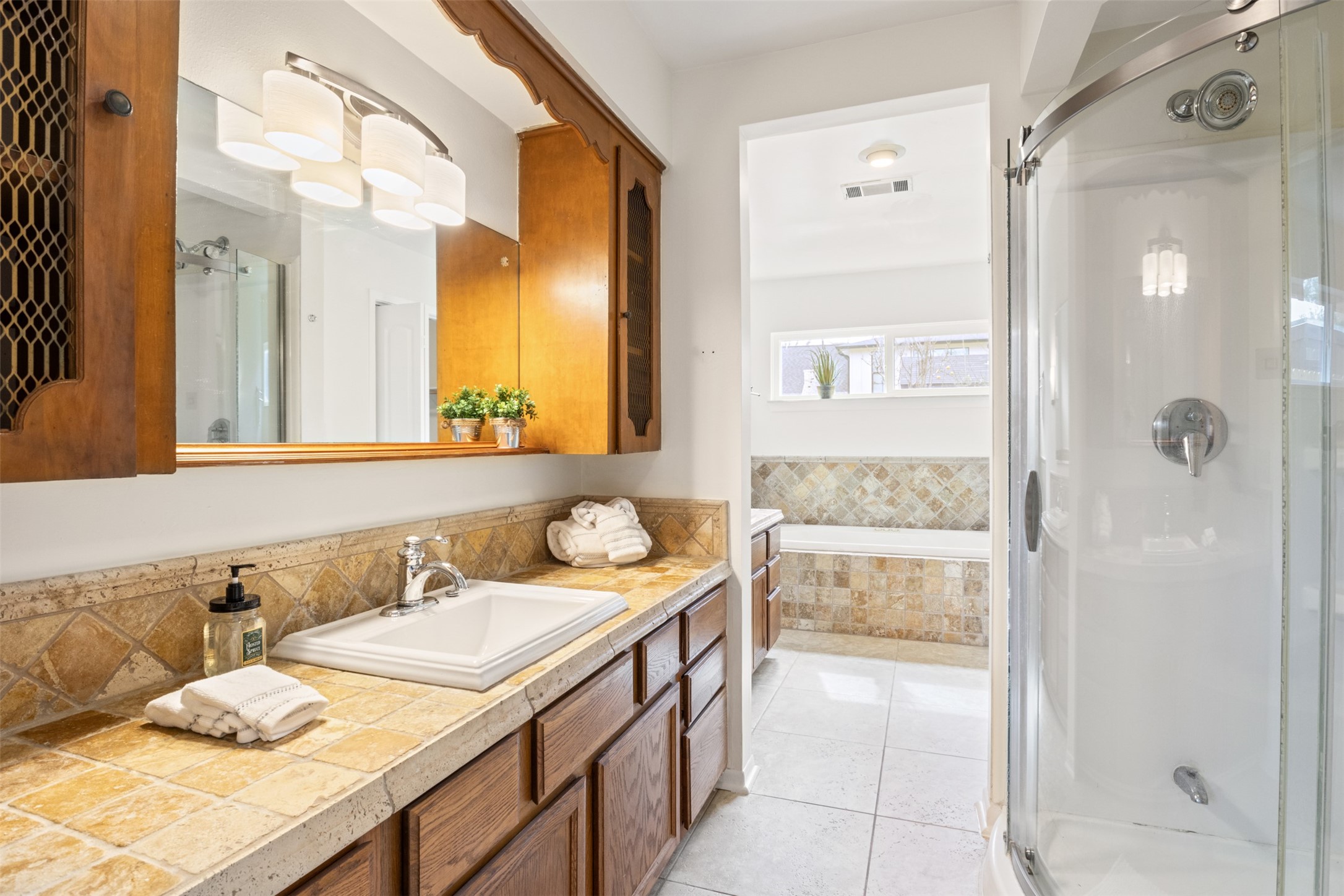 10503 Raritan Drive Houston, TX 77043 - Photo 13 of 24