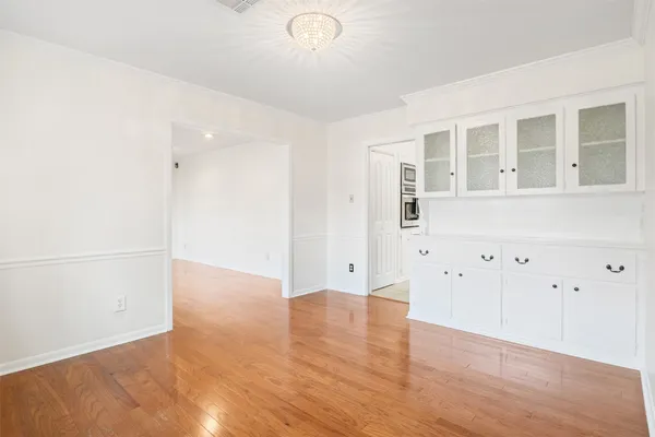 $2,600 | 10503 Raritan Drive, Houston, TX 77043