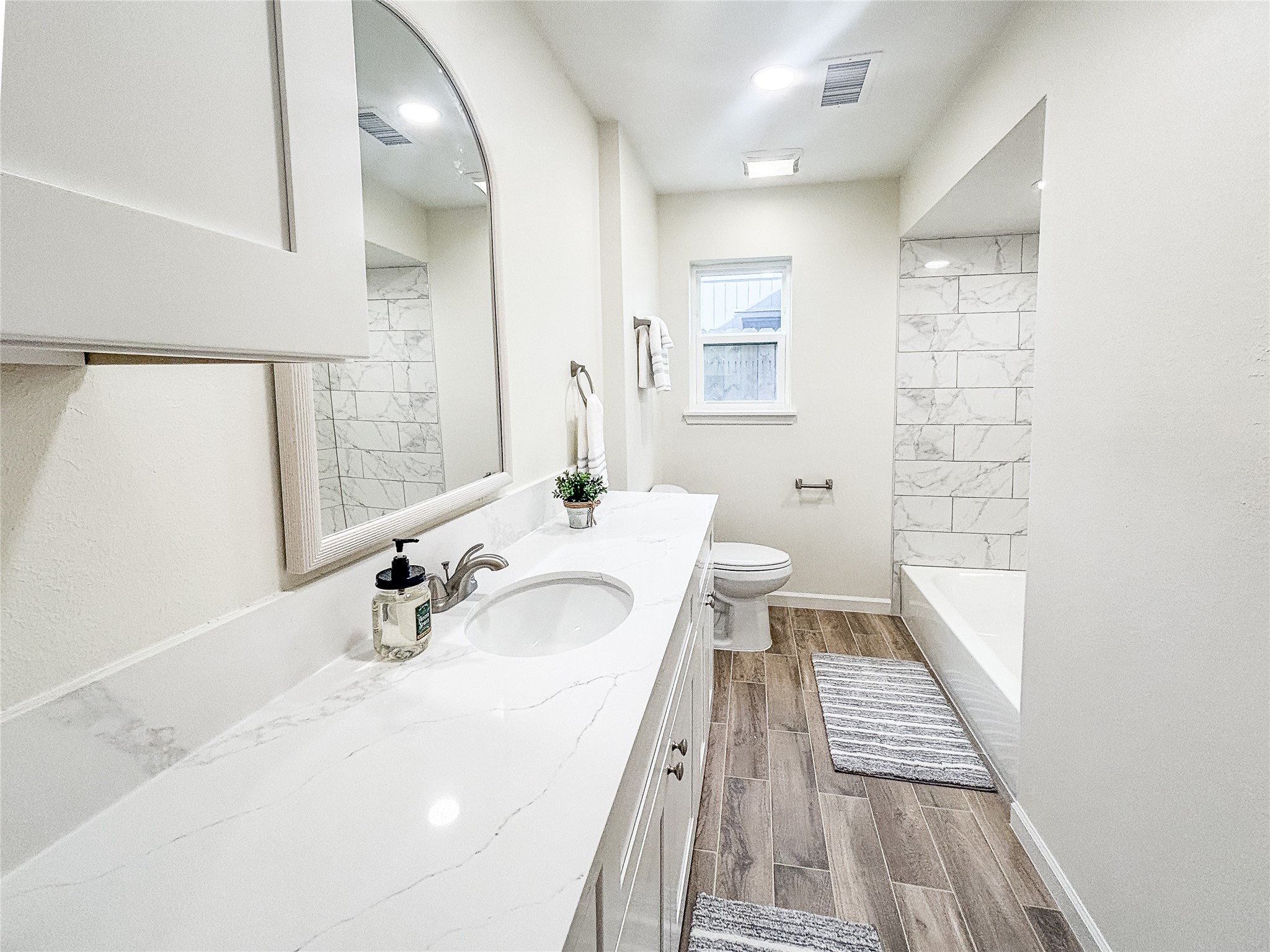 10503 Raritan Drive Houston, TX 77043 - Photo 9 of 24