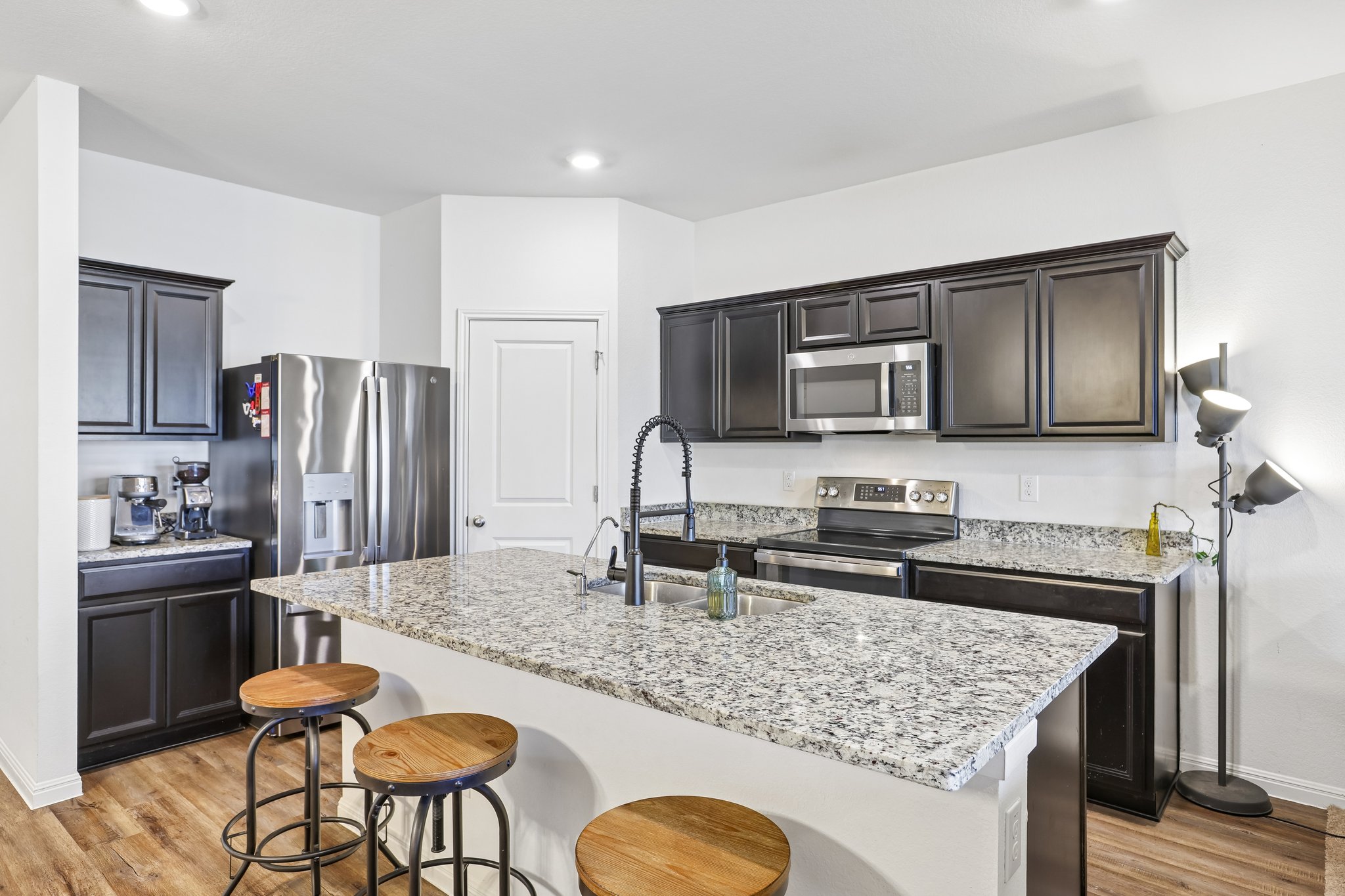 19105 Mike Mansfield Road Manor, TX 78653 - Photo 4 of 28 Granite counters and stainless steel appliances